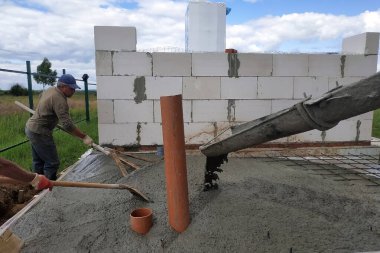 Kanalizasyon döşemek, eve beton dökmek. 2019