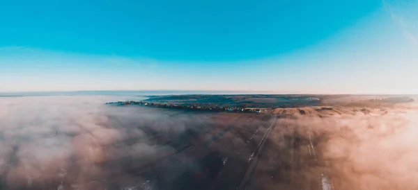 Prachtig Panorama Van Winterdorp Bedekt Met Dichte Mist Vanuit Lucht — Stockfoto