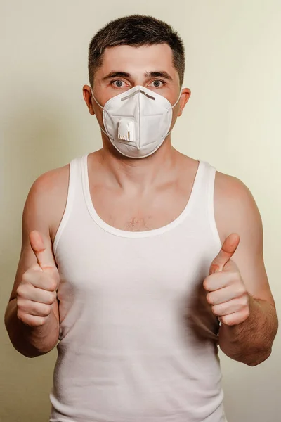 Patient Man Medical Mask Self Isolation Quarantine Coronavirus Pandemic Stands — Stock Photo, Image