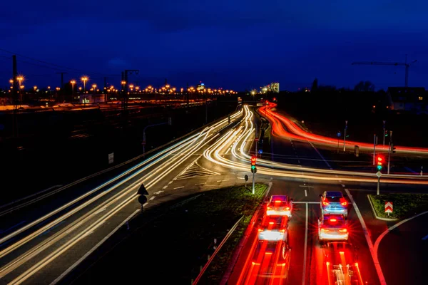 Ruta Nocturna Ciudad Alemania Con Pistas Luz Borrosa Los Coches — Foto de Stock