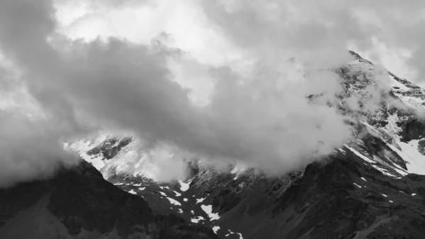 Vislumbre de los imponentes Dolomitas de Val di Sole — Foto de Stock