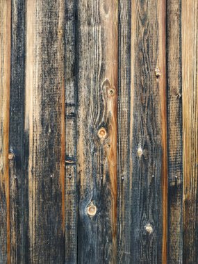 Ahşap arka plan boyalı eski yüzey bozulmuş dokuyu soymuş çatlaklar, kusurlar çivi delikleri dikey yatay