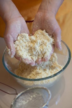 Cooking dough in a vegetable pie bowl: hand-kneading process - cooking photo