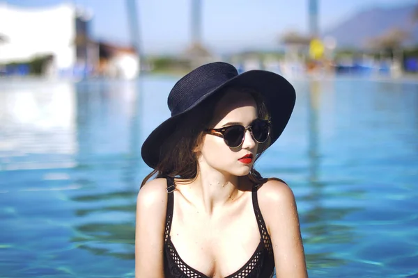 Young Beautiful Smile Girl Black Fashion Hat Red Lips Posing — Stock Photo, Image