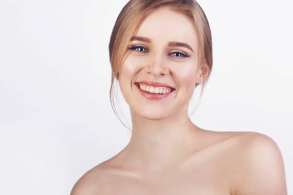Mutlu Neşeli Genç Kadın Ile Mükemmel Dişler Temiz Gülümsemek Büyük — Stok fotoğraf