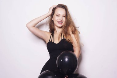 Kara Cuma, güzel kız, siyah hava balonu gülümsemesi