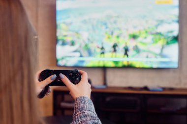 Krakow, Polonya, 3 Aralık 2019, Kızlar iki hafta, dere