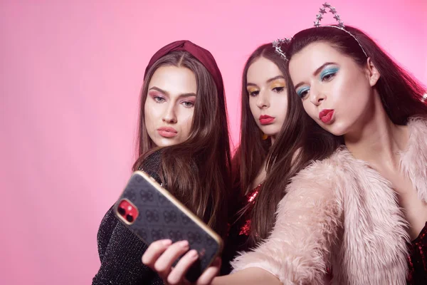 Mädchen Fotografieren Telefon Mädchen Machen Selfies Schöne Mädchen Werden Auf — Stockfoto
