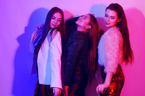 Drei Schöne Mädchen Tanzen Neon Eine Unglaublich Lustige Party Mit — Stockfoto