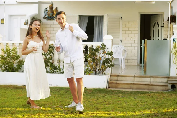 Couple Vient Déménager Dans Une Nouvelle Maison Sur Océan Couple — Photo