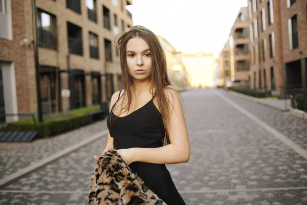 Gorgeous Girl Walks City Brunette Long Hair Black Dress Leopard — Stock Photo, Image