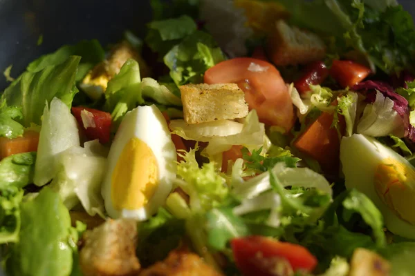Salat Morgen Salat Mit Salat Tomaten Croutons Pfeffer Ernährung Richtige — Stockfoto