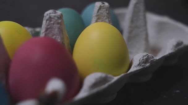 Páscoa Pintamos Ovos Com Tinturas Selos Ovos Multicoloridos Belo Fundo — Vídeo de Stock