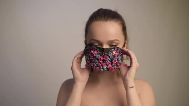 Gorgeous Spring Girl Flowers Mask Spring Cannot Breathe Smell Flowers — Stock Video