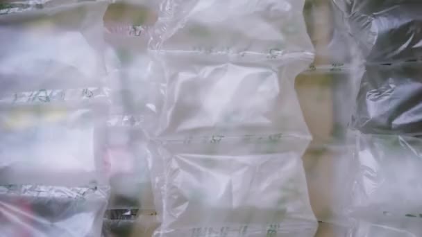 Krockkuddar För Förpackning Leverans Från Nätbutiken Låda Välförpackade Plastkuddar Plast — Stockvideo
