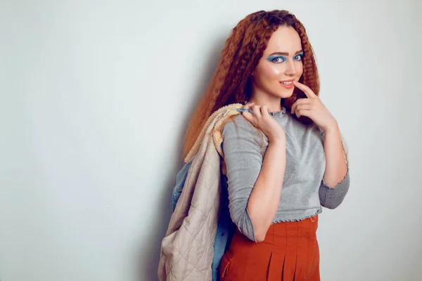 Girl Curled Voluminous Hair Dancing Model Style 80S 90S Bright — Stock Photo, Image