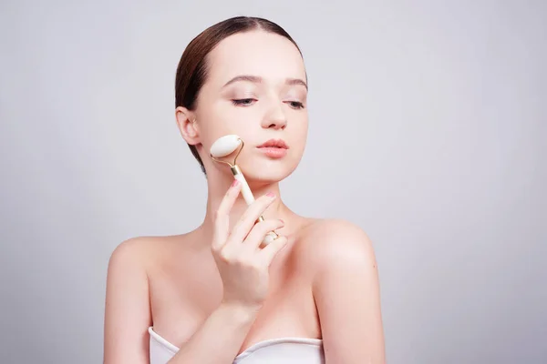 Portrait Photo Young Woman Looking Relaxed Use While Using Natural — Stock Photo, Image