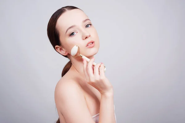 Portrait Photo Young Woman Looking Relaxed Use While Using Natural — Stock Photo, Image