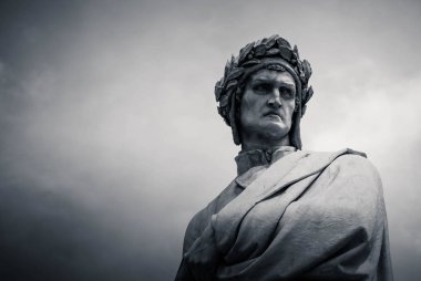 Dante Alighieri Piazza Santa Croce, Florence, İtalya içinde heykeli. Atış, kopya alanı, siyah ve beyaz büstü.