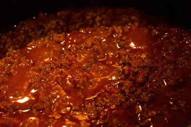 Bez, bir İtalyan soslu et ve tavada pişirme sırasında domates,.