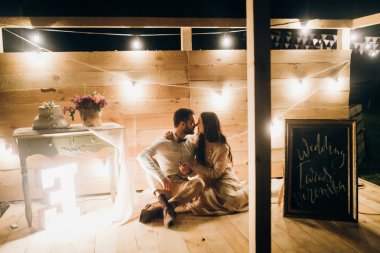 poz yeni evli genç güzel Çift