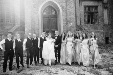 nedime, damat ve sağdıç poz gülümseyen ihale gelin 