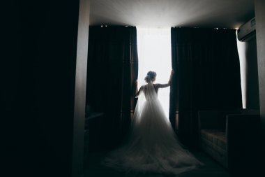 genç güzel gelin odasında poz 