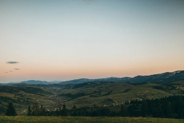 Toller Blick Auf Die Berge Schöne Landschaft — kostenloses Stockfoto