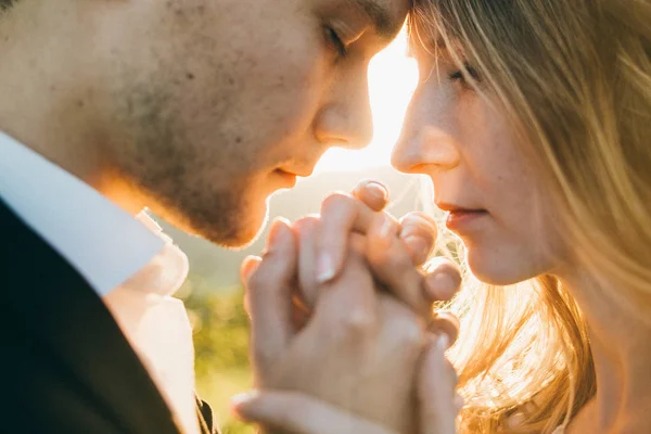 Young Couple Newlyweds Posing Holding Hands — Stock Photo, Image