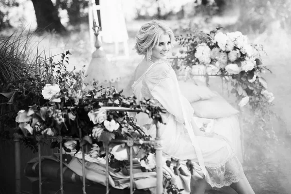 Beautiful Bride Morning Outdoors — Stock Photo, Image