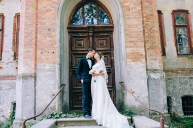 Eski muhteşem kale poz Düğün çifti