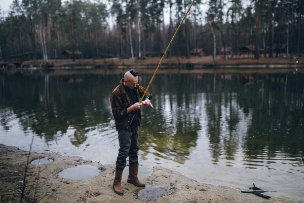 Handsome Fisherman His Catch Lake — Stock Photo, Image