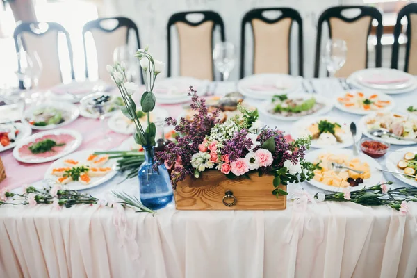 美しい結婚式の日の装飾 テーブル — ストック写真