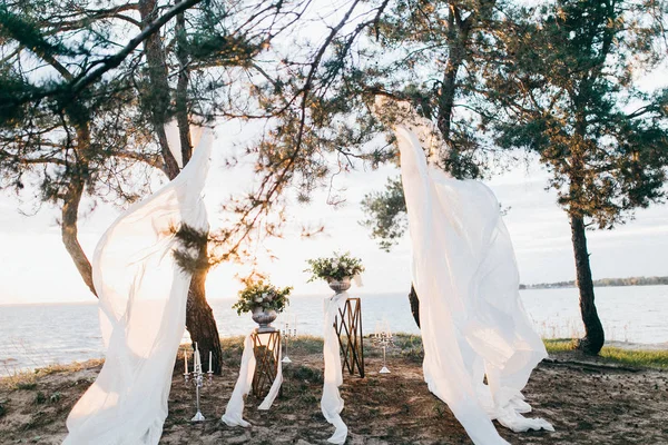 Bela Decoração Dia Casamento Pelo Lago Livre — Fotografia de Stock