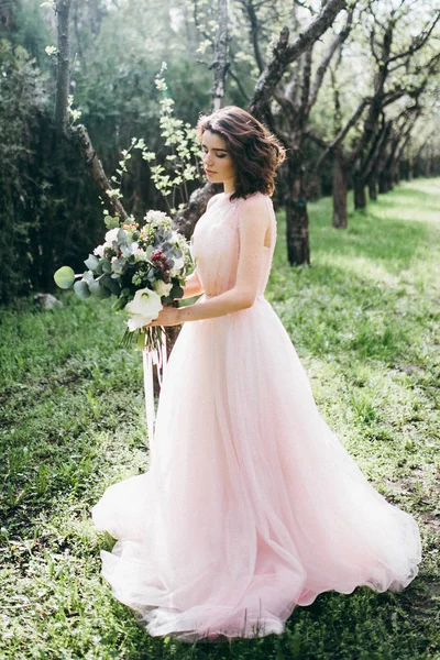 Young Beautiful Bride Holding Flowers Outdoors — Stock Photo, Image