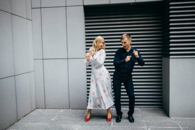 şehirde dans genç güzel Çift 