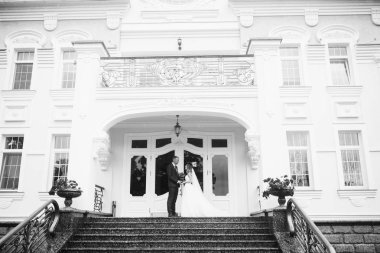 yeni evliler kurarak poz güzel Çift 