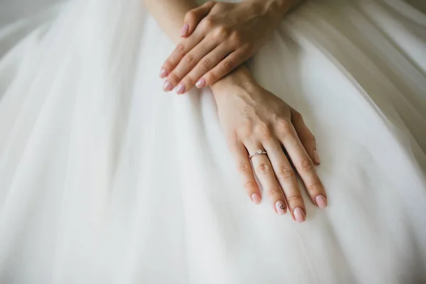 Mladá Krásná Nevěsta Ruce — Stock fotografie
