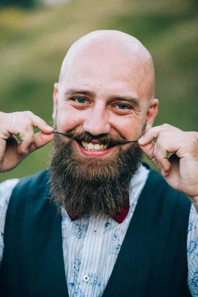 Handsome Young Groom Posing Garden — Stock Photo, Image