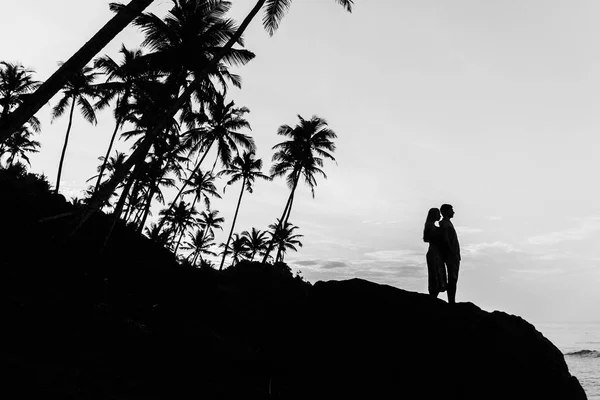 Silhouette Eines Glücklichen Jungen Paares Urlaub Sri Lanka — Stockfoto