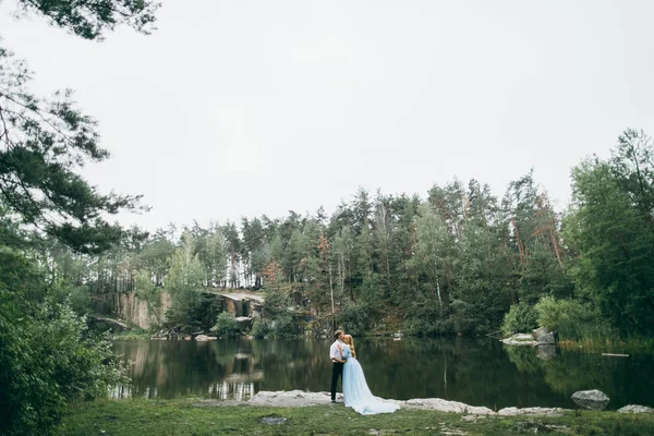 Beautiful Young Couple Summer Park Embracing — Stock Photo, Image