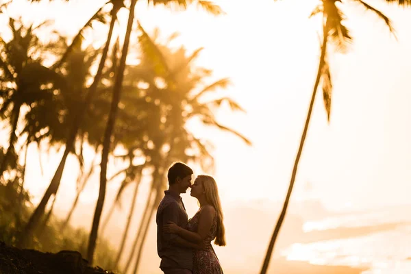 Joyeux Jeune Couple Embrassant Les Vacances Sri Lanka — Photo