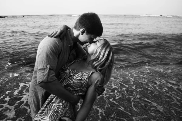 Happy Young Couple Kissing Holidays Sri Lanka — Stock Photo, Image