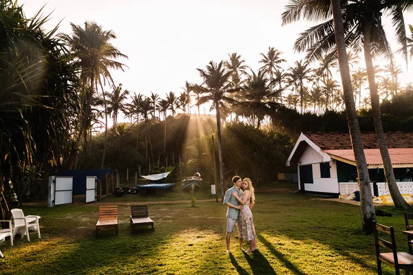 Joyeux Jeune Couple Pendant Les Vacances Sri Lanka — Photo