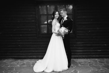 yeni evliler kurarak poz güzel Çift 