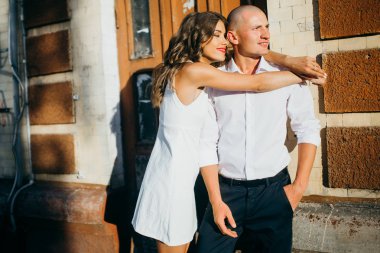 şehirde poz genç güzel Çift 