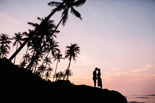 Silueta Unui Cuplu Tânăr Fericit Vacanță Sri Lanka — Fotografie, imagine de stoc