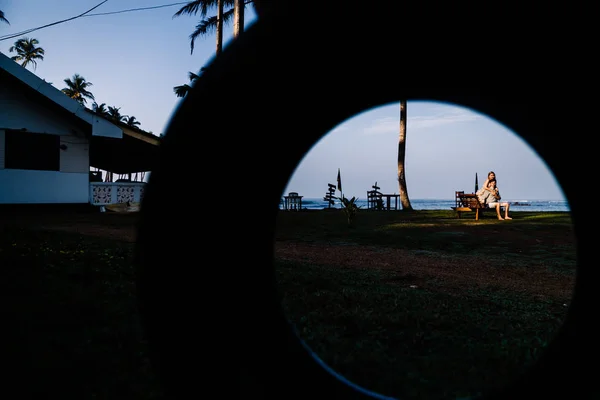 Cuplu Tânăr Fericit Sărbători Sri Lanka Vedere Din Anvelope — Fotografie, imagine de stoc