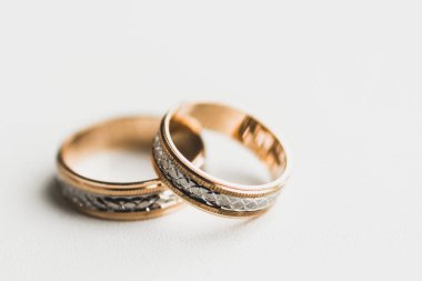 Altın alyans, yakın çekim