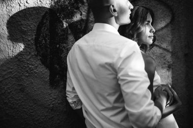 şehirde poz genç güzel Çift 